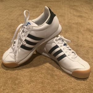 Adidas Samoa with black stripe Women’s 9/Men’s 8